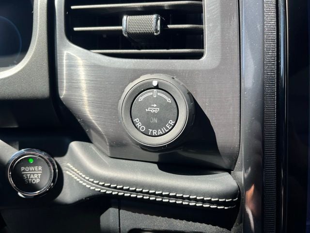 2025 Ford F-150 Lightning Platinum