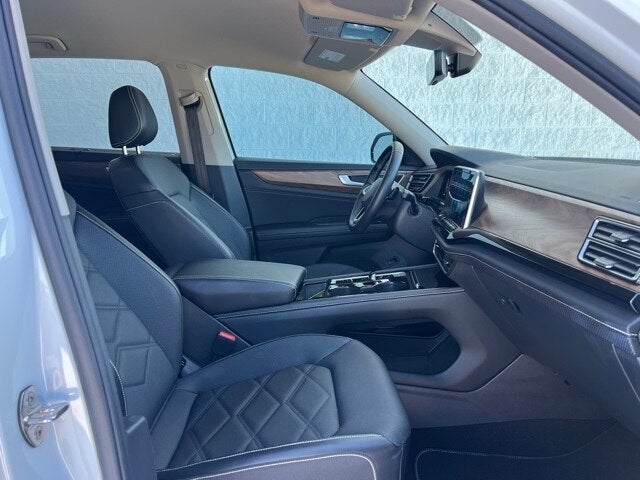 2024 Volkswagen Atlas 2.0T SE w/ Technology