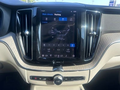 2023 Volvo XC60 B5 Plus Dark Theme
