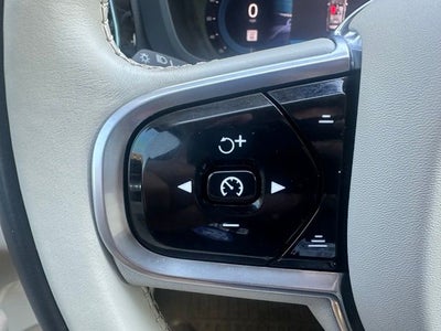 2023 Volvo XC60 B5 Plus Dark Theme