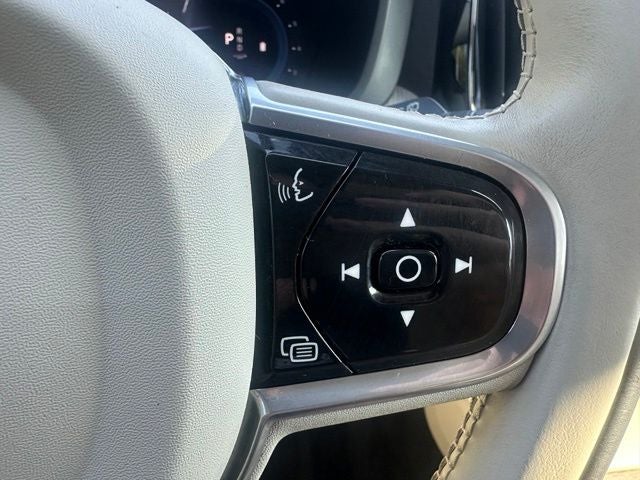 2023 Volvo XC60 B5 Plus Dark Theme