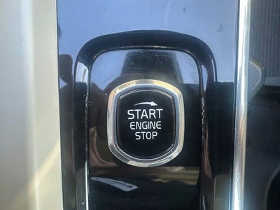2023 Volvo XC60 B5 Plus Dark Theme
