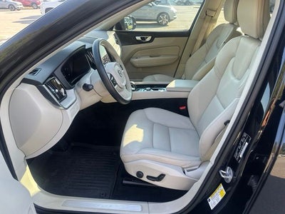 2023 Volvo XC60 B5 Plus Dark Theme