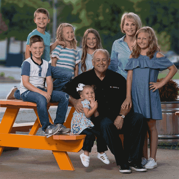 Family photo of the Everetts in Benton AR